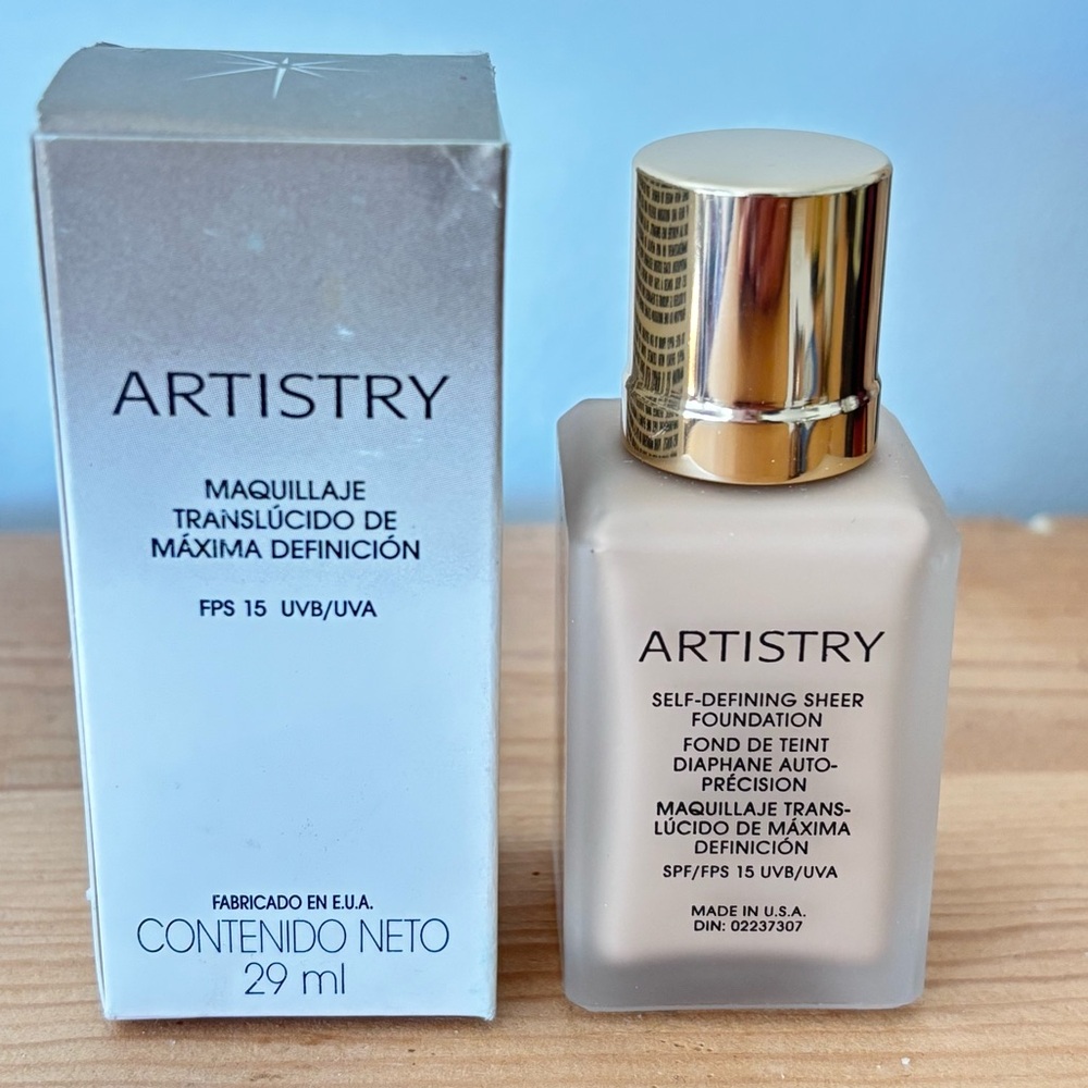 NEW Artistry self-defining sheer foundation SAND 1 fl Oz SPF 15 -READ-